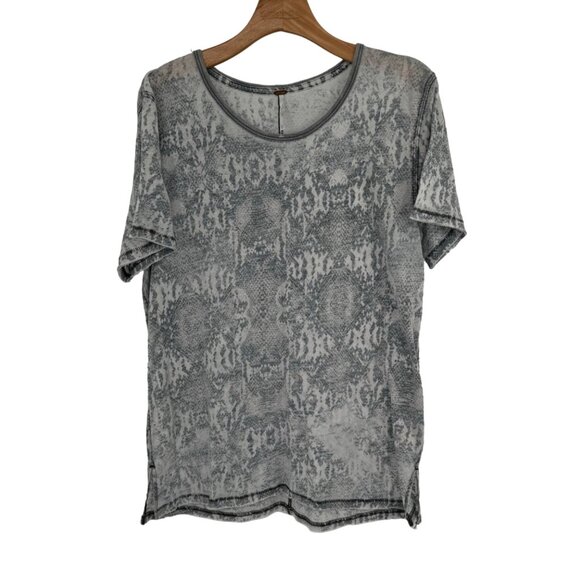 Free People Women's Gray Snake Print Short Sleeve Top Tourist Tee size medium - Picture 2 of 12